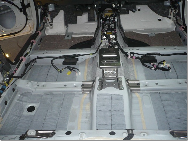Шумоизоляция и замена музыки в Toyota Prius ZVW30