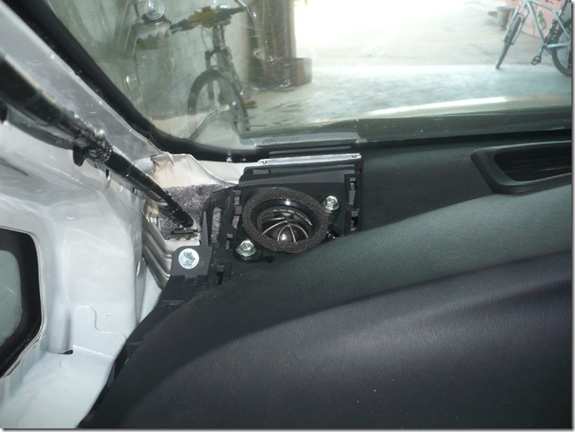 Шумоизоляция и замена музыки в Toyota Prius ZVW30