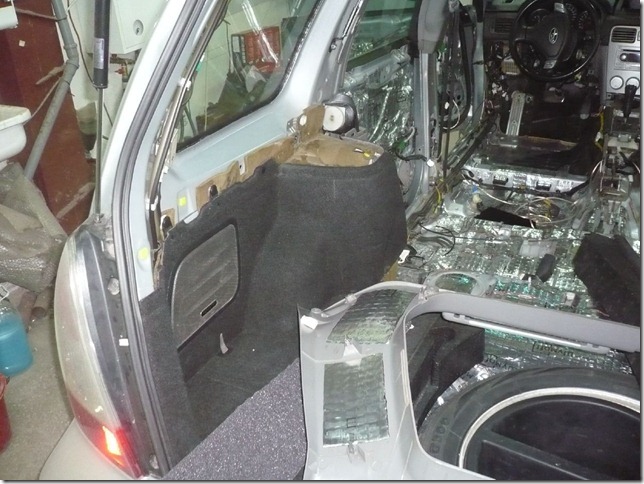 Шумоизоляция и замена музыки Subaru Forester 2006г. SG5