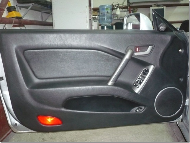 Шумоизоляция дверей и замена аудиосистемы Hyundai Tuscani 2007г.в.